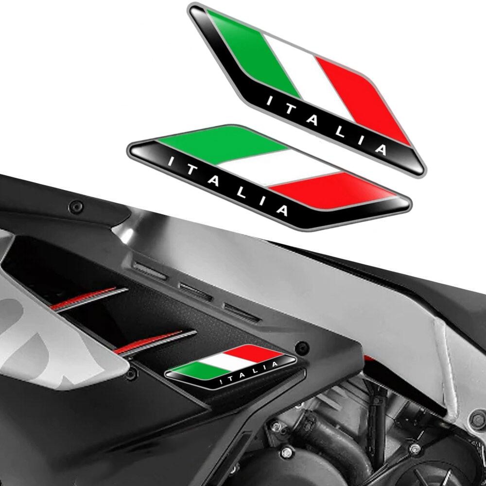 زوج من شارات العلم الإيطالي ثل - مراجعة Logo Model Kit وسعره