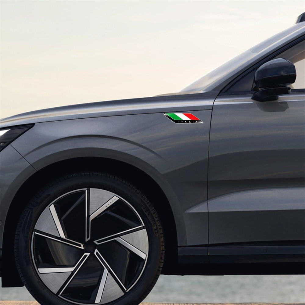 زوج من شارات العلم الإيطالي ثل - مراجعة Logo Model Kit وسعره