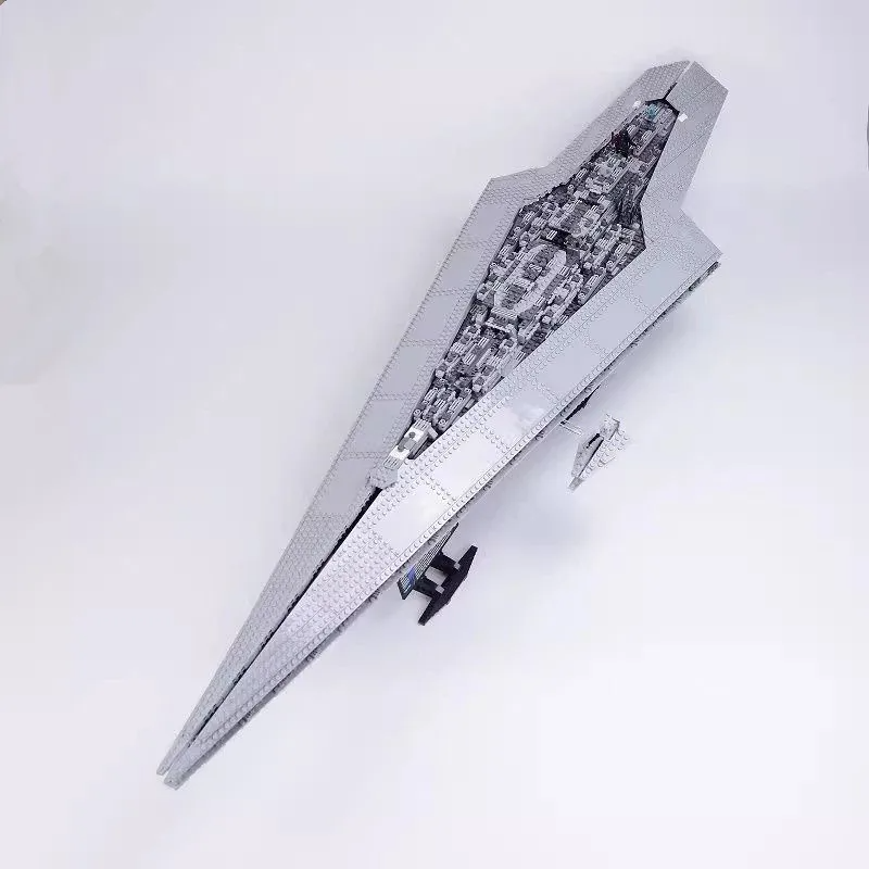 مجموعة بناء نموذج مدمرة النجوم - مراجعة Model Kit Destroyer وسعره